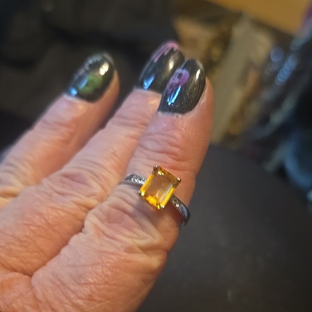 Elegant Silver Ring with Yellow Gemstone